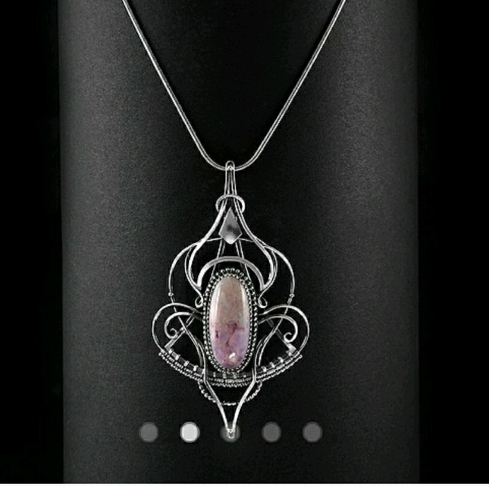 Meet your Posher, Adrianne